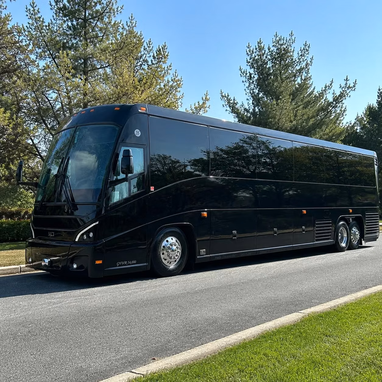 charter bus shuttles between puyallup and joint base lewis mcchord