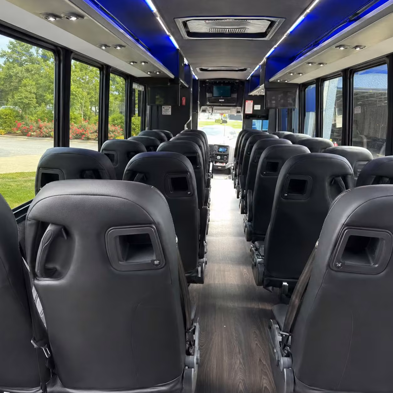 minibus rentals for smaller puyallup prom groups who want comfort without the party bus price tag